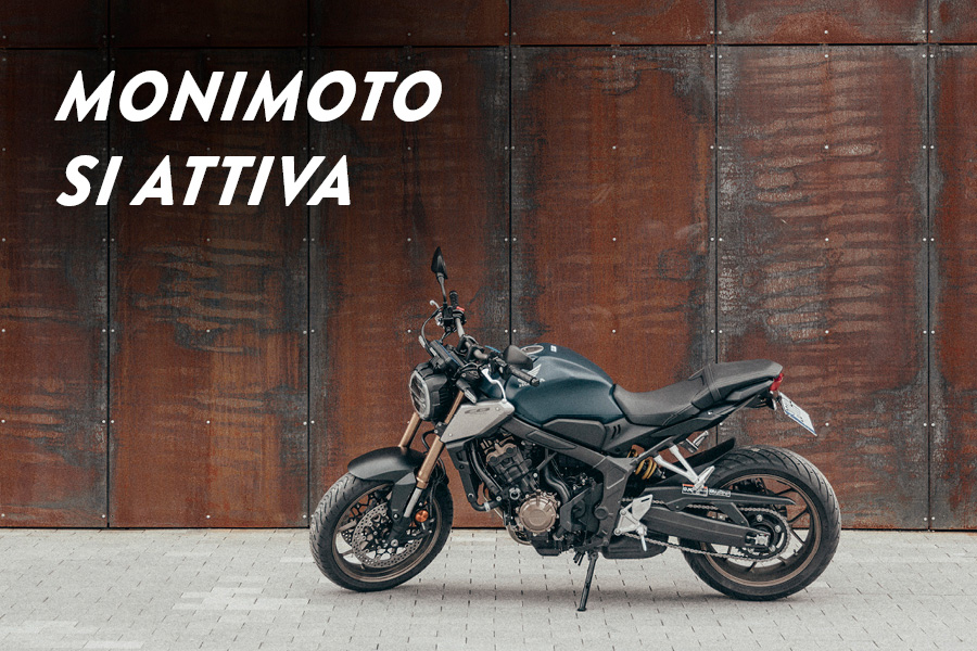 Moto parcheggiata con dispositivo Monimoto nascosto