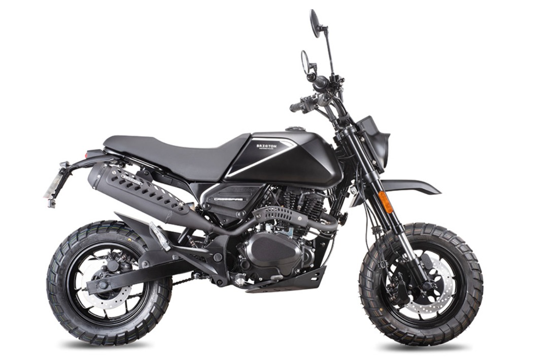 Moto 125 Brixton Crossfire XS de couleur noire