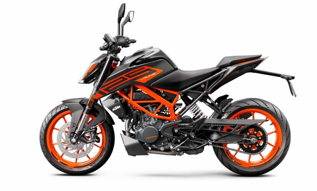 Moto 125 KTM Duke de couleur noire et orange