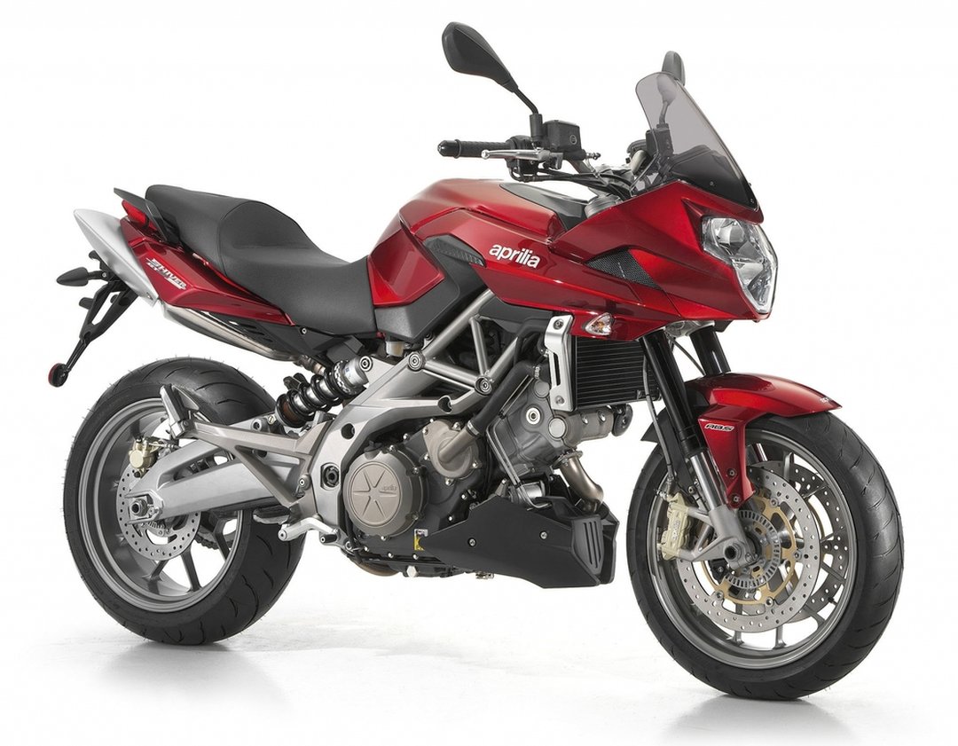 Moto routière Aprilia 750 Shiver GT de couleur rouge