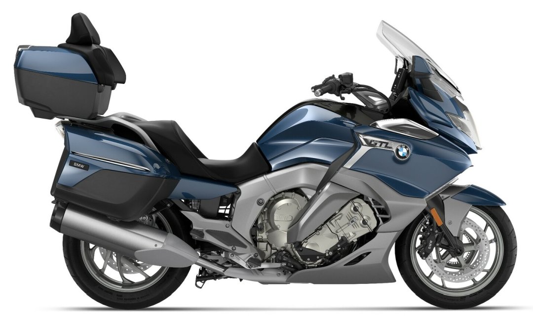 Moto routière BMW K 1600 GTL de couleur bleue