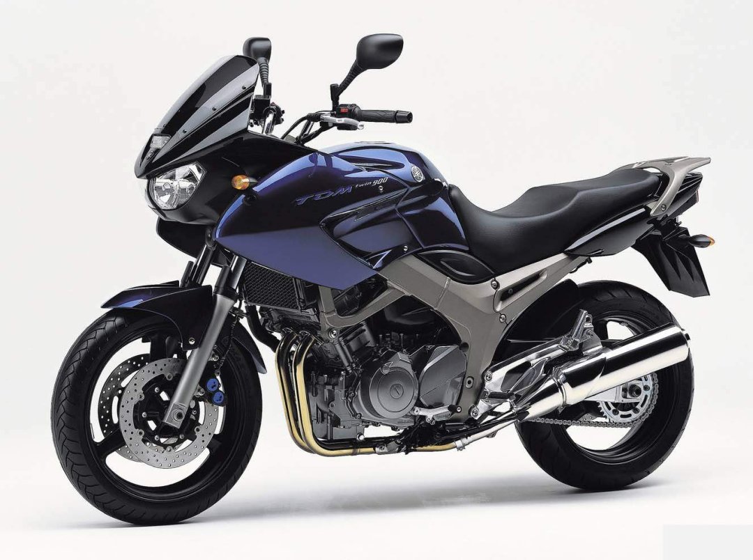 Moto routière Yamaha TDM 900 GT de couleur bleue