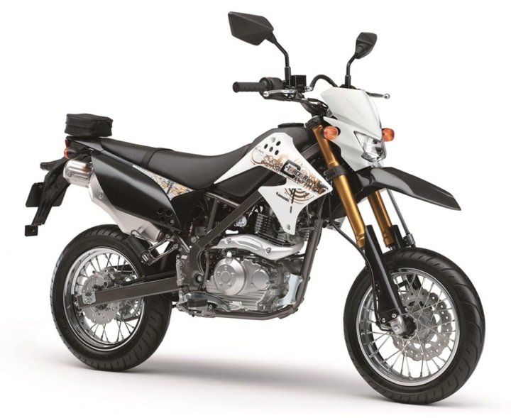 Supermotard Kawasaki D-Tracker 125 de couleur blanche