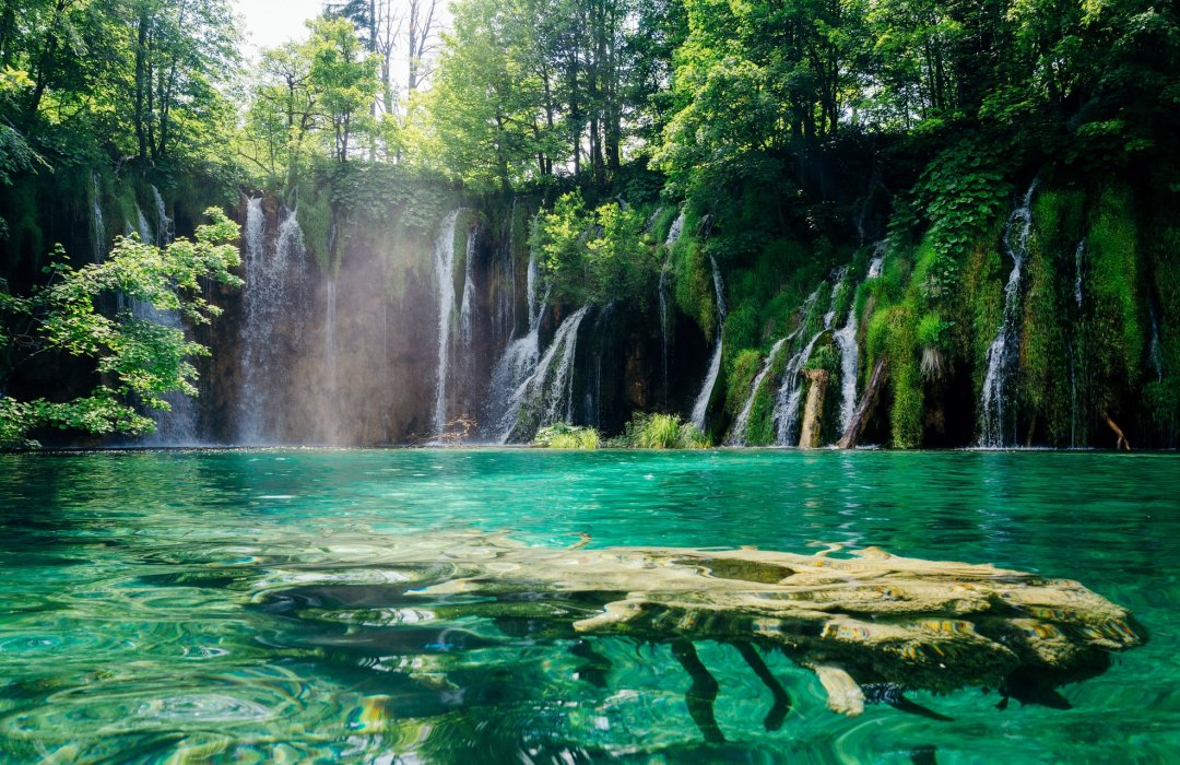 Balade moto dans le parc national de Plitvice en Croatie - roadtrip moto