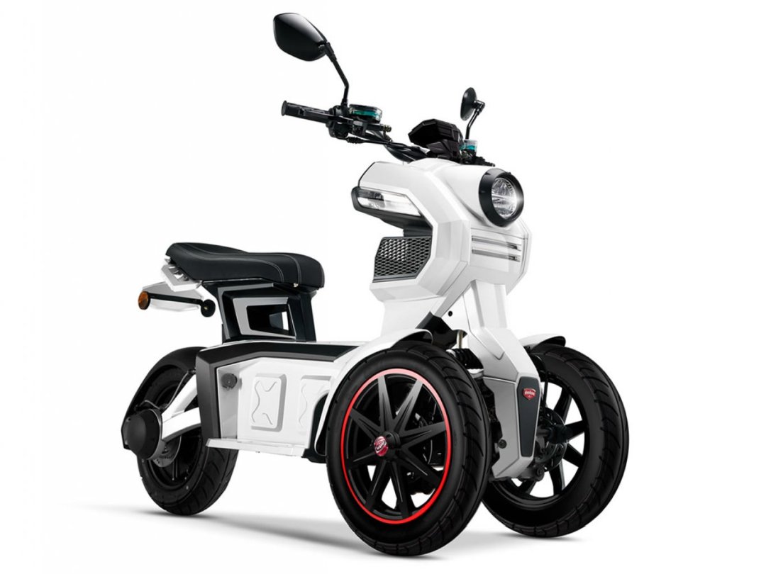 Scooter électrique Doohan iTank 50 de couleur blanche